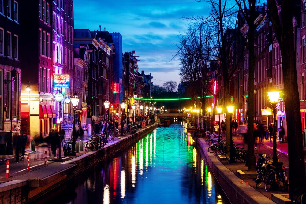 explore amsterdam's nightlife districts