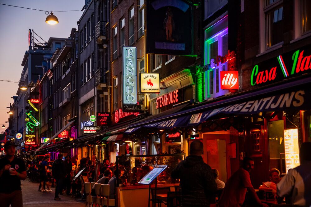 what to do in amsterdam at night